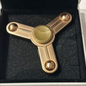 ❤️❤️❤️Gold Metal Tri-Spinner Fidget Toy